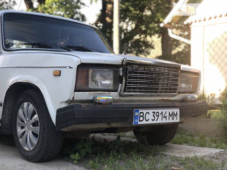Lada 2107 2003  випуску Львів з двигуном 1.5 л  седан механіка за 1200 долл. 