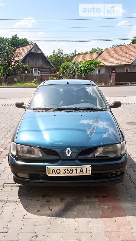 Renault Megane 1997  випуску Ужгород з двигуном 1.4 л бензин седан механіка за 1900 долл. 