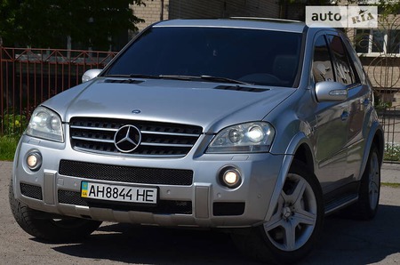 Mercedes-Benz ML 63 AMG 2006  випуску Дніпро з двигуном 6.2 л бензин позашляховик автомат за 10200 долл. 