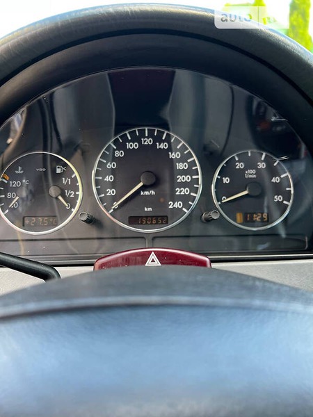 Mercedes-Benz ML 270 2005  випуску Чернівці з двигуном 2.7 л дизель позашляховик автомат за 8500 долл. 