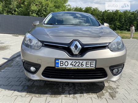 Renault Fluence 2015  випуску Тернопіль з двигуном 1.6 л бензин седан механіка за 8200 долл. 