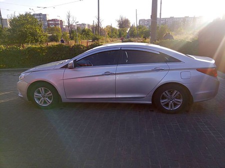 Hyundai Sonata 2013  випуску Одеса з двигуном 0 л газ седан автомат за 6300 долл. 