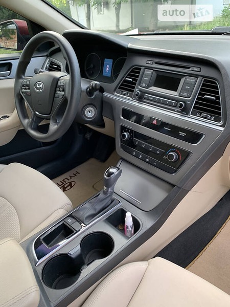 Hyundai Sonata 2015  випуску Полтава з двигуном 2.4 л бензин седан автомат за 10000 долл. 