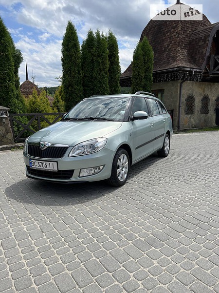 Skoda Fabia 2011  випуску Львів з двигуном 1.6 л дизель універсал механіка за 6600 долл. 