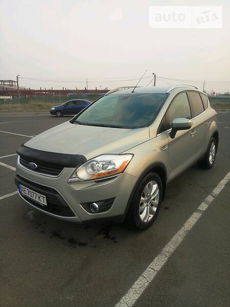 Ford Kuga 2010  випуску Київ з двигуном 2.5 л  позашляховик автомат за 11000 долл. 