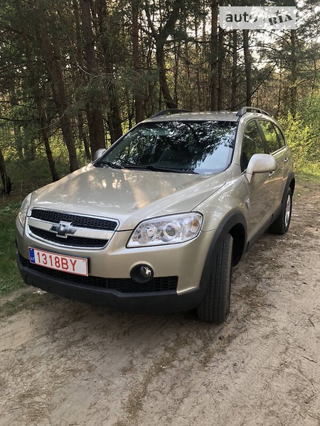 Chevrolet Captiva 2007  випуску Львів з двигуном 2.4 л бензин позашляховик механіка за 6899 долл. 