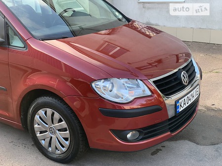 Volkswagen Touran 2009  випуску Київ з двигуном 1.9 л дизель мінівен механіка за 8200 долл. 