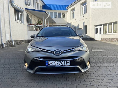 Toyota Avensis 2015  випуску Луцьк з двигуном 2 л дизель універсал механіка за 14900 долл. 