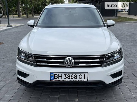 Volkswagen Tiguan 2020  випуску Одеса з двигуном 2 л бензин позашляховик автомат за 20900 долл. 