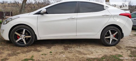 Hyundai Elantra 2013  випуску Одеса з двигуном 1.6 л  седан  за 8700 долл. 