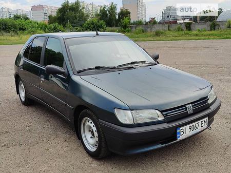 Peugeot 306 1993  випуску Полтава з двигуном 1.4 л  хэтчбек механіка за 2200 долл. 