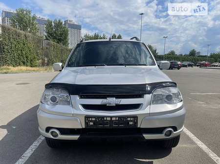 Chevrolet Niva 2010  випуску Київ з двигуном 1.7 л  позашляховик механіка за 5999 долл. 