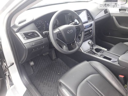 Hyundai Sonata 2017  випуску Черкаси з двигуном 0 л газ седан автомат за 10490 долл. 