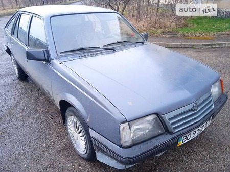 Opel Ascona 1987  випуску Івано-Франківськ з двигуном 1.6 л  хэтчбек механіка за 1000 долл. 