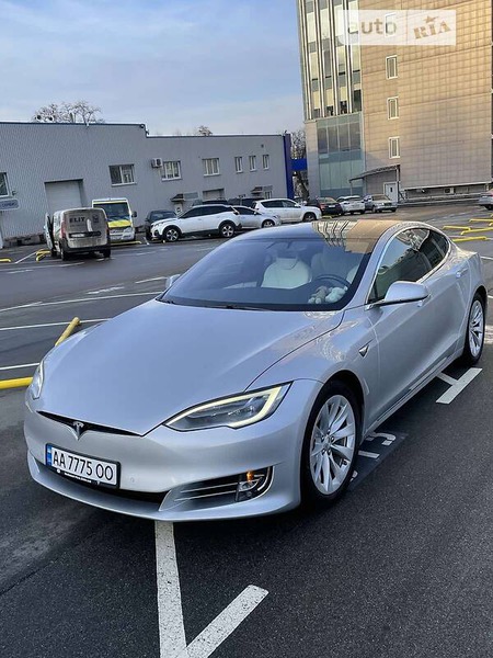 Tesla S 2017  випуску Київ з двигуном 0 л електро ліфтбек автомат за 55555 долл. 