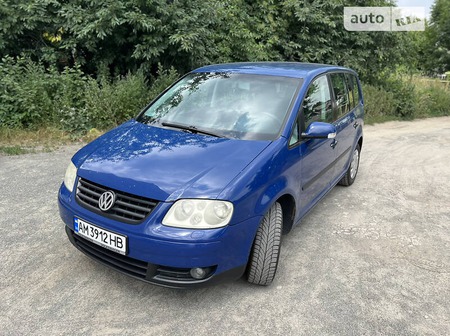 Volkswagen Touran 2004  випуску Житомир з двигуном 1.9 л дизель мінівен механіка за 4600 долл. 