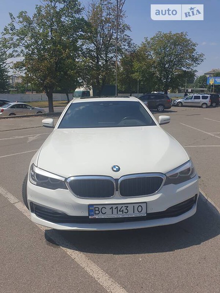 BMW 520 2017  випуску Львів з двигуном 2 л дизель мінівен автомат за 43900 долл. 