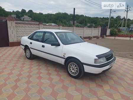 Opel Vectra 1992  випуску Миколаїв з двигуном 2 л бензин седан механіка за 1450 долл. 