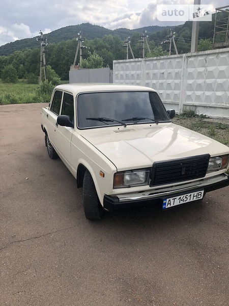 Lada 2107 1989  випуску Івано-Франківськ з двигуном 1.5 л бензин седан механіка за 2100 долл. 