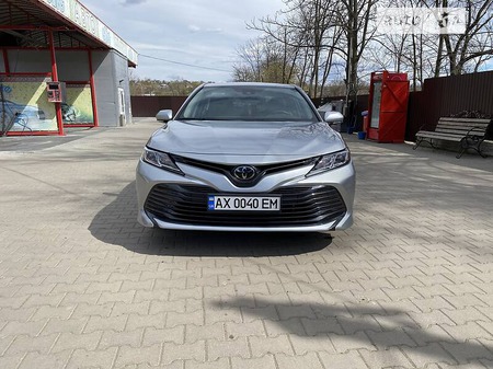 Toyota Camry 2019  випуску Луцьк з двигуном 2.5 л бензин седан автомат за 18800 долл. 