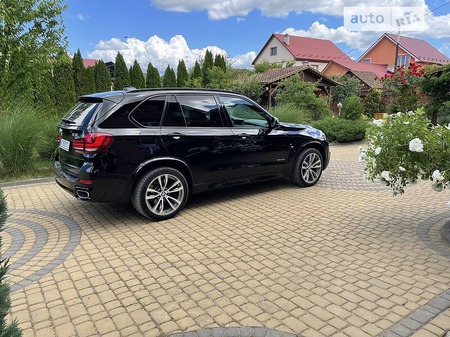 BMW X5 2015  випуску Ужгород з двигуном 3 л дизель позашляховик автомат за 33900 долл. 