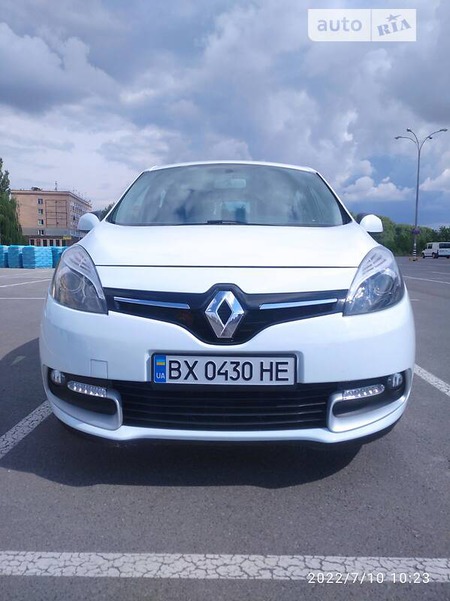Renault Scenic 2015  випуску Хмельницький з двигуном 1.5 л дизель мінівен механіка за 8499 долл. 