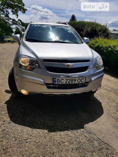 Chevrolet Captiva 2014  випуску Львів з двигуном 2.4 л бензин позашляховик автомат за 8999 долл. 