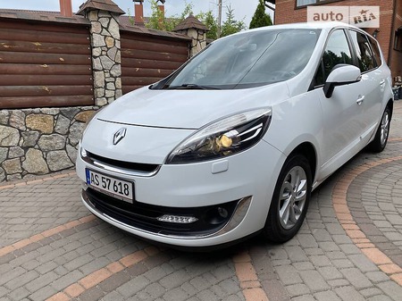 Renault Scenic 2012  випуску Вінниця з двигуном 1.5 л дизель універсал механіка за 9700 долл. 