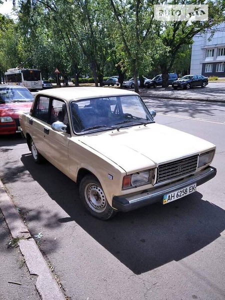 Lada 2107 1991  випуску Дніпро з двигуном 1.5 л  седан механіка за 1100 долл. 