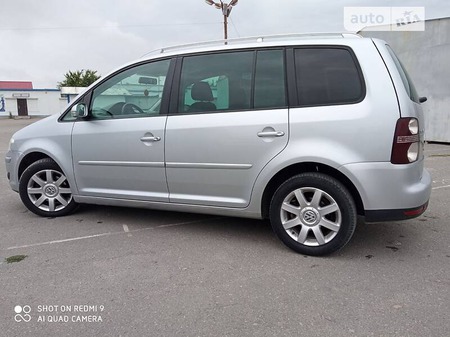 Volkswagen Touran 2007  випуску Хмельницький з двигуном 1.9 л дизель мінівен механіка за 5899 долл. 