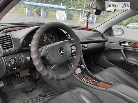 Mercedes-Benz CLK 200 1998  випуску Львів з двигуном 2 л бензин купе автомат за 3300 долл. 