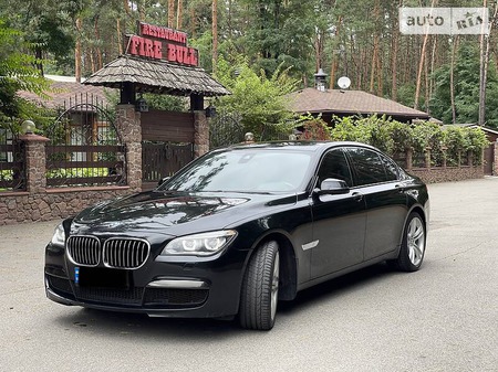 BMW 750 2014  випуску Київ з двигуном 4.4 л бензин седан автомат за 28000 долл. 