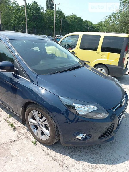 Ford Focus 2013  випуску Дніпро з двигуном 1 л бензин хэтчбек механіка за 11000 долл. 