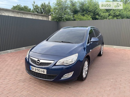 Opel Astra 2011  випуску Рівне з двигуном 1.7 л дизель універсал механіка за 7599 долл. 
