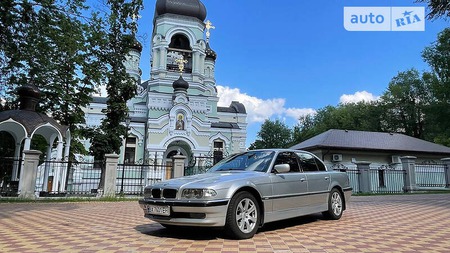 BMW 750 2001  випуску Київ з двигуном 5.4 л бензин седан автомат за 4400 долл. 