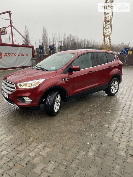 Ford Escape 2019  випуску Суми з двигуном 1.5 л бензин позашляховик автомат за 16900 долл. 