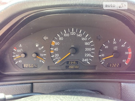 Mercedes-Benz E 220 1998  випуску Ужгород з двигуном 2.2 л дизель седан автомат за 5600 долл. 