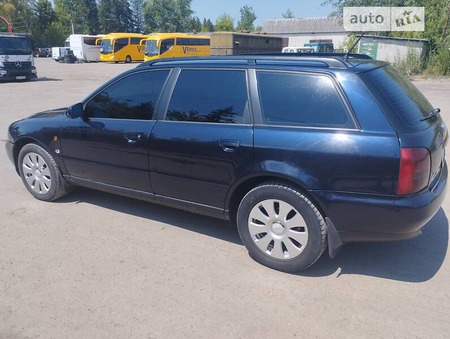 Audi A4 Limousine 1996  випуску Львів з двигуном 1.9 л дизель універсал механіка за 3200 долл. 