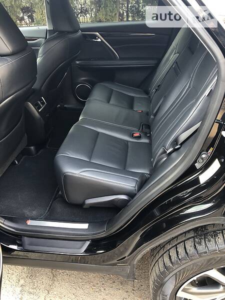 Lexus RX 350 2017  випуску Луцьк з двигуном 3.5 л бензин позашляховик автомат за 41200 долл. 