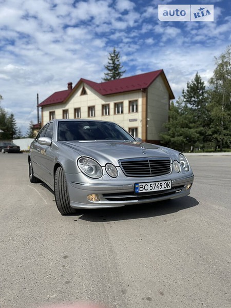Mercedes-Benz E 270 2003  випуску Львів з двигуном 2.7 л дизель седан автомат за 6999 долл. 