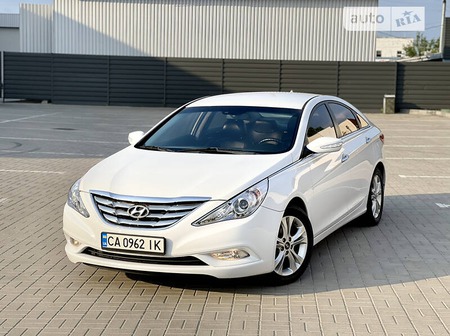 Hyundai Sonata 2010  випуску Черкаси з двигуном 2 л газ седан автомат за 9900 долл. 