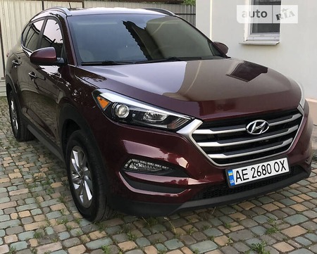 Hyundai Tucson 2017  випуску Дніпро з двигуном 2 л бензин позашляховик автомат за 18000 долл. 