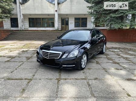 Mercedes-Benz E 220 2010  випуску Львів з двигуном 2.2 л дизель седан автомат за 13300 долл. 