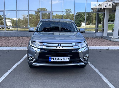 Mitsubishi Outlander 2015  випуску Одеса з двигуном 2.4 л бензин універсал автомат за 14900 долл. 