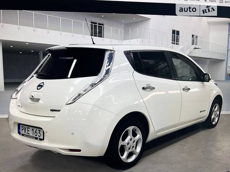 Nissan Leaf 2017  випуску Чернівці з двигуном 0 л електро хэтчбек автомат за 17200 євро 