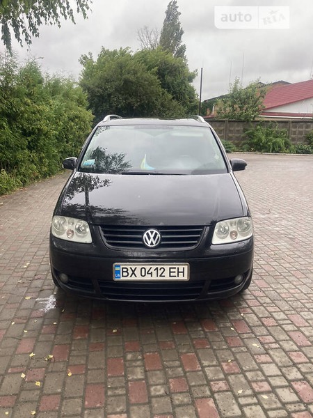 Volkswagen Touran 2003  випуску Хмельницький з двигуном 2 л дизель мінівен механіка за 6100 долл. 