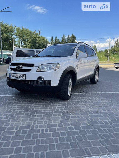 Chevrolet Captiva 2008  випуску Київ з двигуном 2 л дизель позашляховик механіка за 8300 долл. 