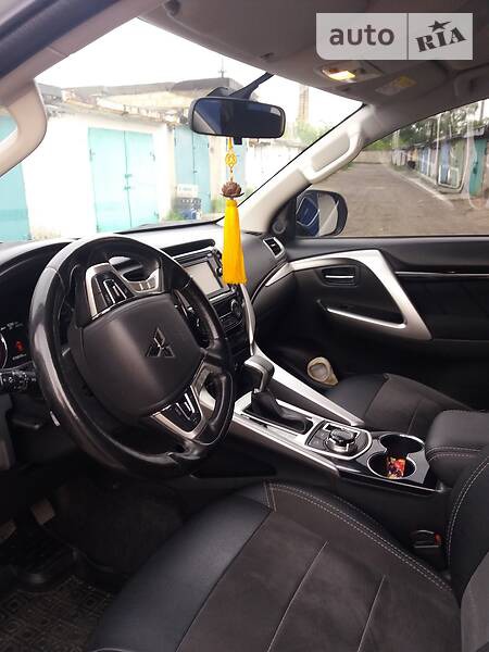 Mitsubishi Pajero Sport 2016  випуску Вінниця з двигуном 2.4 л дизель позашляховик автомат за 26500 долл. 