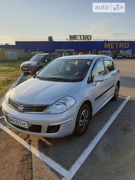 Nissan Tiida 2013  випуску Житомир з двигуном 1.6 л  хэтчбек механіка за 8000 долл. 