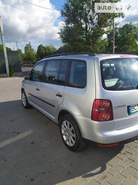 Volkswagen Touran 2006  випуску Луцьк з двигуном 1.9 л дизель мінівен механіка за 5750 долл. 